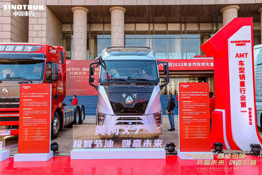 地表最强马力来袭 中国重汽800马力重卡燃擎登场