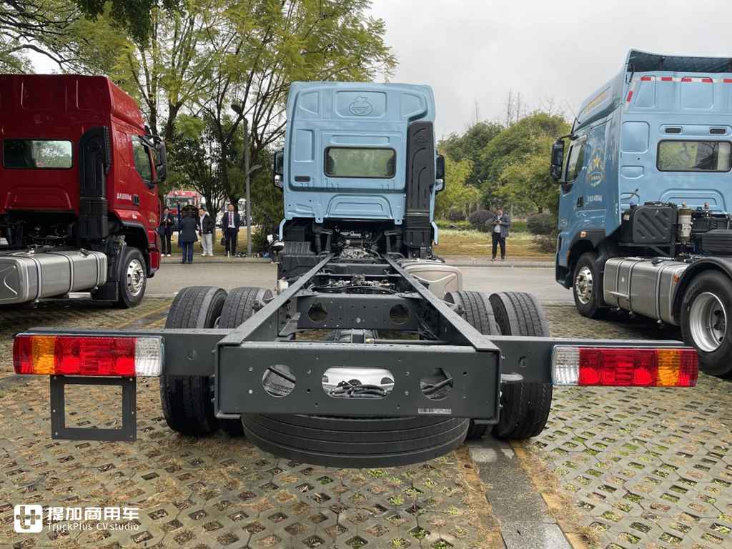 一键启动+自动挡,这辆乘龙H5V的配置堪称6.8米载货车天花板