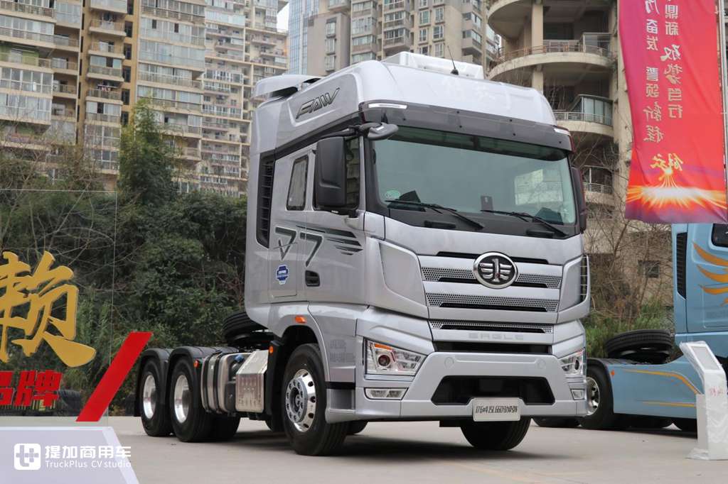 660马力J7牵引车领衔，全新J6G载货车抢眼，2023解放年会本部亮点车型盘点