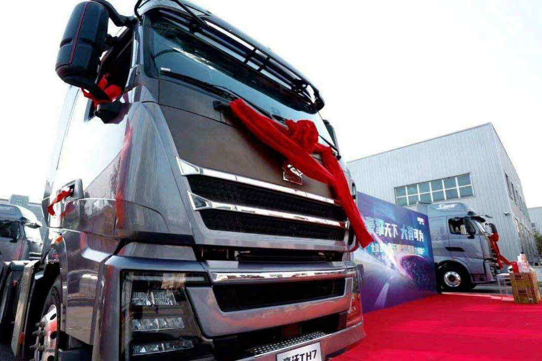 中国重汽豪沃TH7/WP15T/680马力咆哮而来,超凡实力加冕“干线物流之王” - 第1张 - 提加商用车网 中国重汽豪沃TH7/WP15T/680马力咆哮而来,超凡实力加冕“干线物流之王” - 第1张