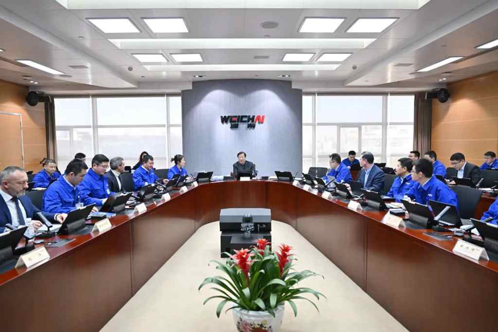 谭旭光为法国博杜安公司莫兹颁发潍柴集团副总经理聘书