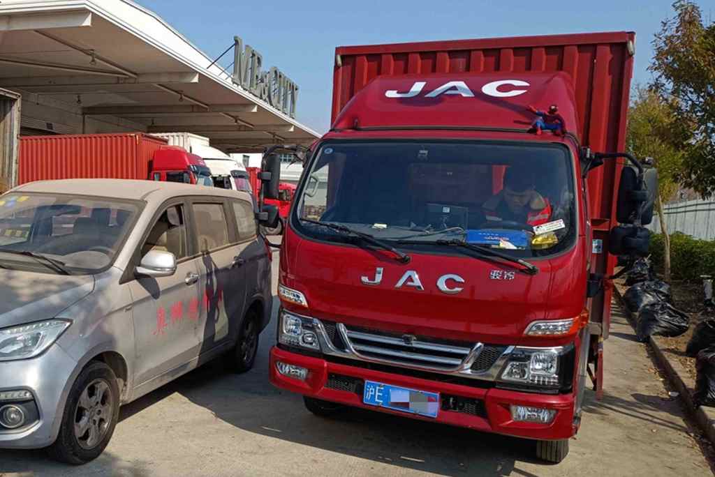 卡友运输时间紧,江淮1卡1号服务狂飙送救援