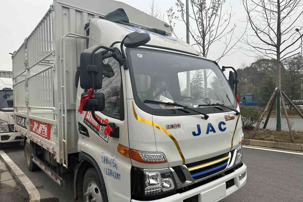 从纯电换到混动,长沙杨师傅夫妇这么评价“混动1号”骏铃聚宝盆! - 第3张 - 提加商用车网 从纯电换到混动,长沙杨师傅夫妇这么评价“混动1号”骏铃聚宝盆! - 第3张