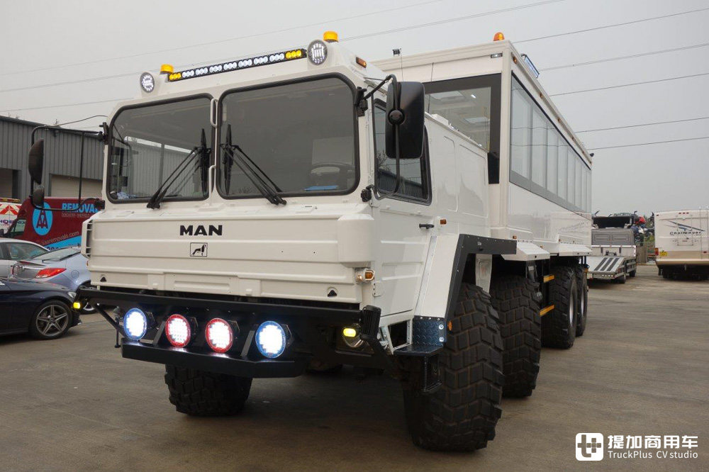 军用卡车底盘+客车上装,这台曼恩KAT 1越野客车专用于冰岛旅行 - 第4张 - 提加商用车网 军用卡车底盘+客车上装,这台曼恩KAT 1越野客车专用于冰岛旅行 - 第4张