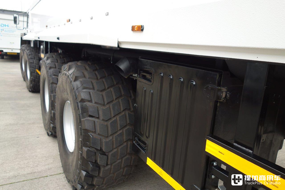 军用卡车底盘+客车上装,这台曼恩KAT 1越野客车专用于冰岛旅行 - 第6张 - 提加商用车网 军用卡车底盘+客车上装,这台曼恩KAT 1越野客车专用于冰岛旅行 - 第6张