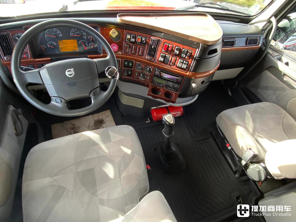 美国味爆表!这台原汁原味的长头沃尔沃VNL卡车,竟然是欧洲车主杰作? - 第7张 - 提加商用车网 美国味爆表!这台原汁原味的长头沃尔沃VNL卡车,竟然是欧洲车主杰作? - 第7张