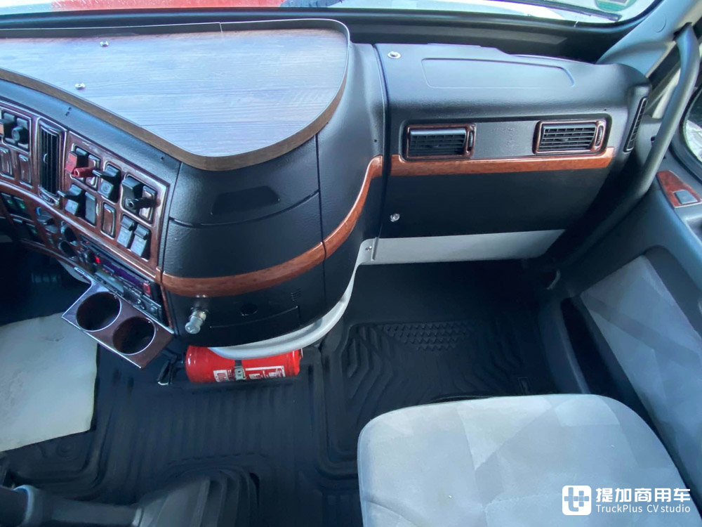 美国味爆表!这台原汁原味的长头沃尔沃VNL卡车,竟然是欧洲车主杰作? - 第9张 - 提加商用车网 美国味爆表!这台原汁原味的长头沃尔沃VNL卡车,竟然是欧洲车主杰作? - 第9张