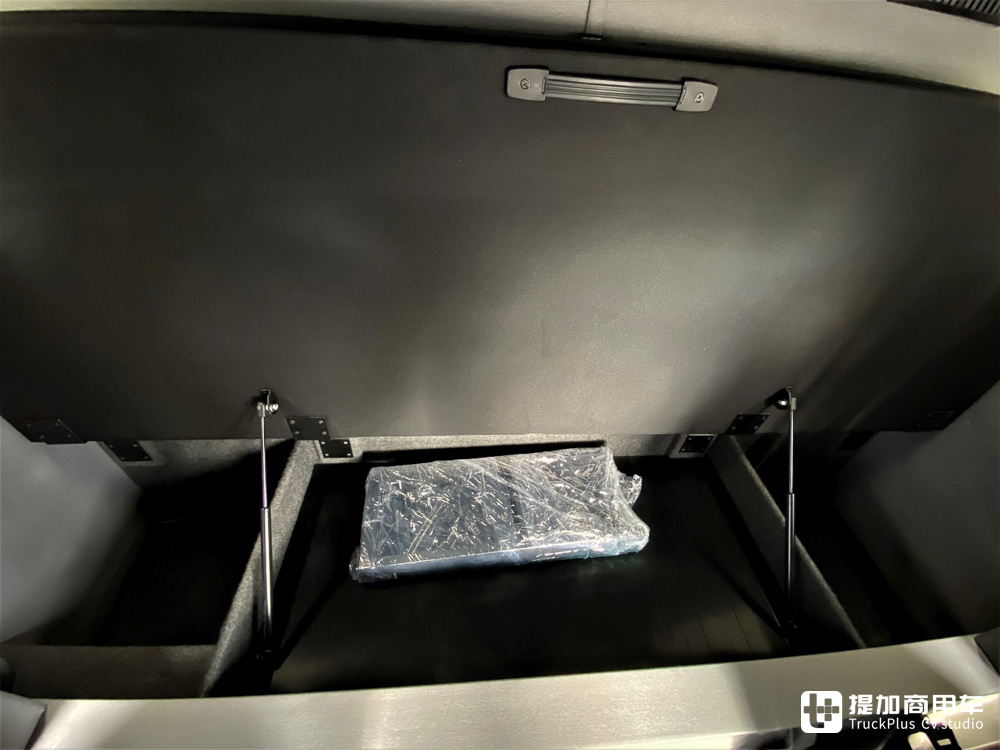 改装车顶睡眠舱,中卡秒变豪华房!看波兰人的杰作:改装依维柯Eurocargo - 第10张 - 提加商用车网 改装车顶睡眠舱,中卡秒变豪华房!看波兰人的杰作:改装依维柯Eurocargo - 第10张