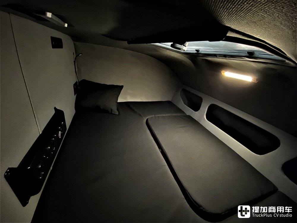 改装车顶睡眠舱,中卡秒变豪华房!看波兰人的杰作:改装依维柯Eurocargo - 第11张 - 提加商用车网 改装车顶睡眠舱,中卡秒变豪华房!看波兰人的杰作:改装依维柯Eurocargo - 第11张