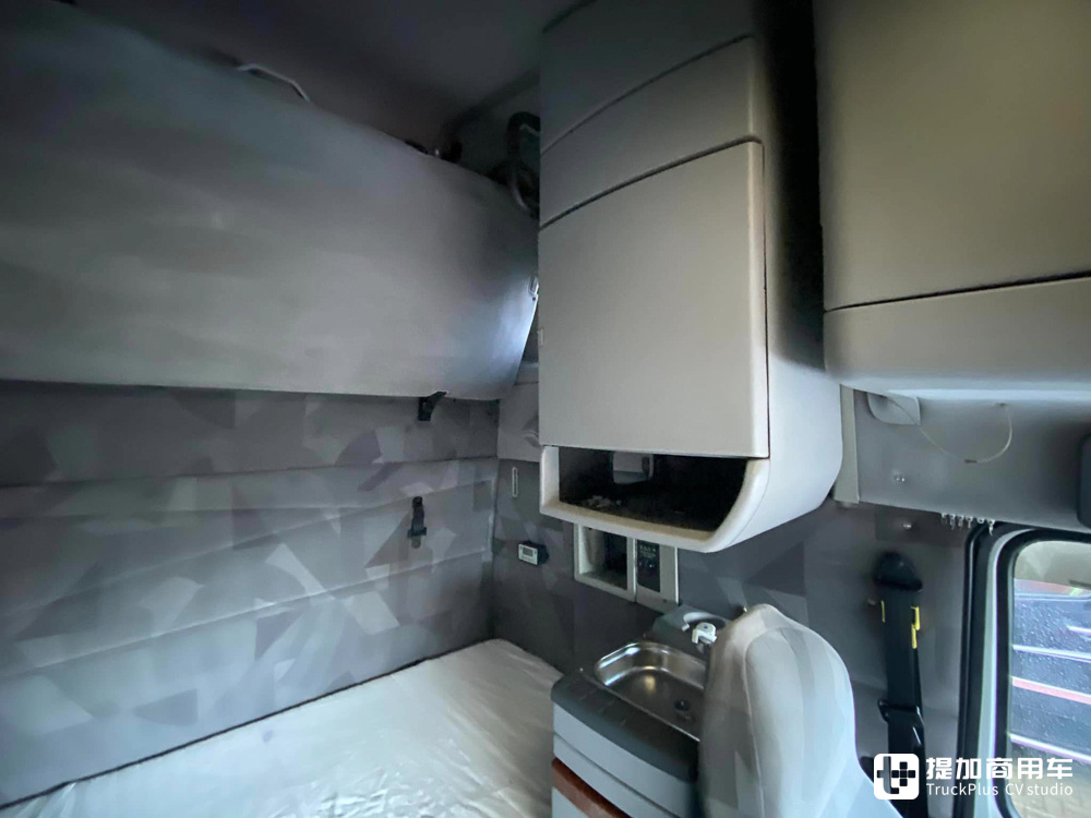 美国味爆表!这台原汁原味的长头沃尔沃VNL卡车,竟然是欧洲车主杰作? - 第12张 - 提加商用车网 美国味爆表!这台原汁原味的长头沃尔沃VNL卡车,竟然是欧洲车主杰作? - 第12张