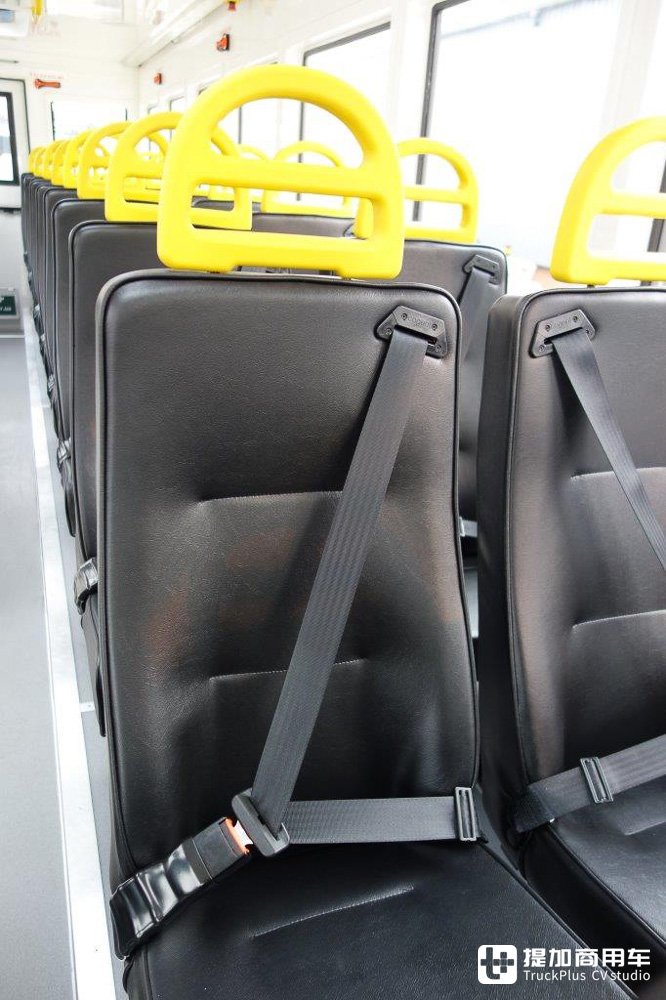 军用卡车底盘+客车上装,这台曼恩KAT 1越野客车专用于冰岛旅行 - 第13张 - 提加商用车网 军用卡车底盘+客车上装,这台曼恩KAT 1越野客车专用于冰岛旅行 - 第13张