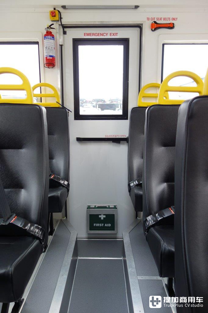 军用卡车底盘+客车上装,这台曼恩KAT 1越野客车专用于冰岛旅行 - 第14张 - 提加商用车网 军用卡车底盘+客车上装,这台曼恩KAT 1越野客车专用于冰岛旅行 - 第14张