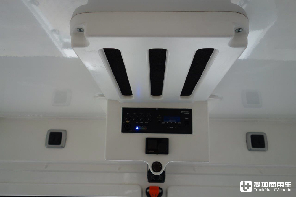 军用卡车底盘+客车上装,这台曼恩KAT 1越野客车专用于冰岛旅行 - 第16张 - 提加商用车网 军用卡车底盘+客车上装,这台曼恩KAT 1越野客车专用于冰岛旅行 - 第16张