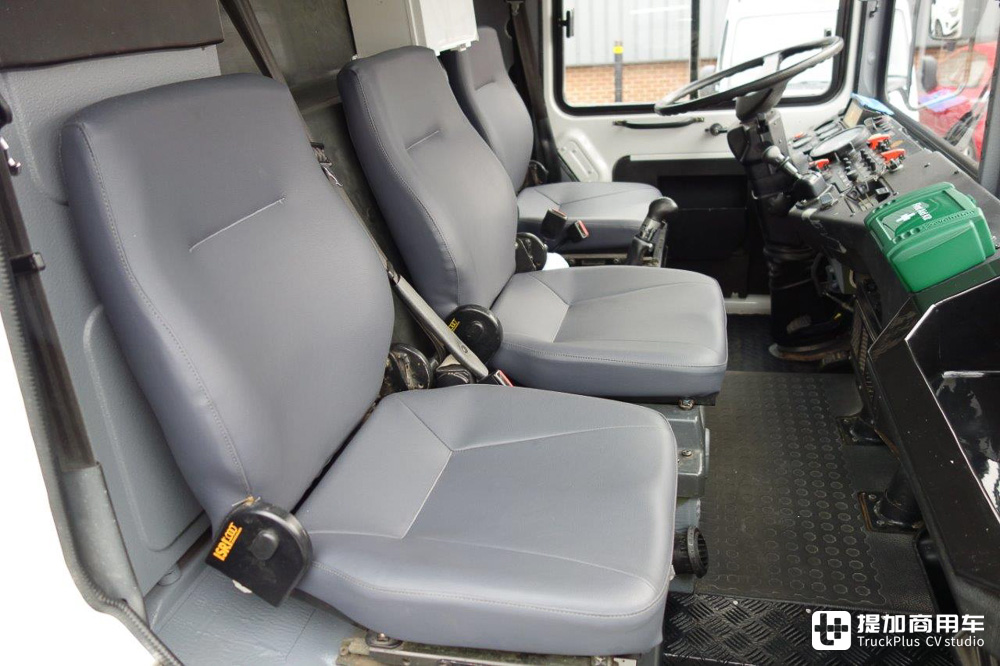 军用卡车底盘+客车上装,这台曼恩KAT 1越野客车专用于冰岛旅行 - 第18张 - 提加商用车网 军用卡车底盘+客车上装,这台曼恩KAT 1越野客车专用于冰岛旅行 - 第18张