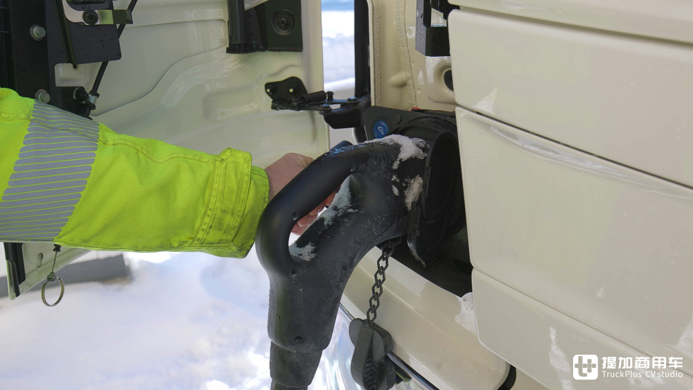 输出612匹马力,总重达66吨,这台”打鸡血“的斯堪尼亚25P是挪威最大电动卡车 - 第5张 - 提加商用车网 输出612匹马力,总重达66吨,这台”打鸡血“的斯堪尼亚25P是挪威最大电动卡车 - 第5张