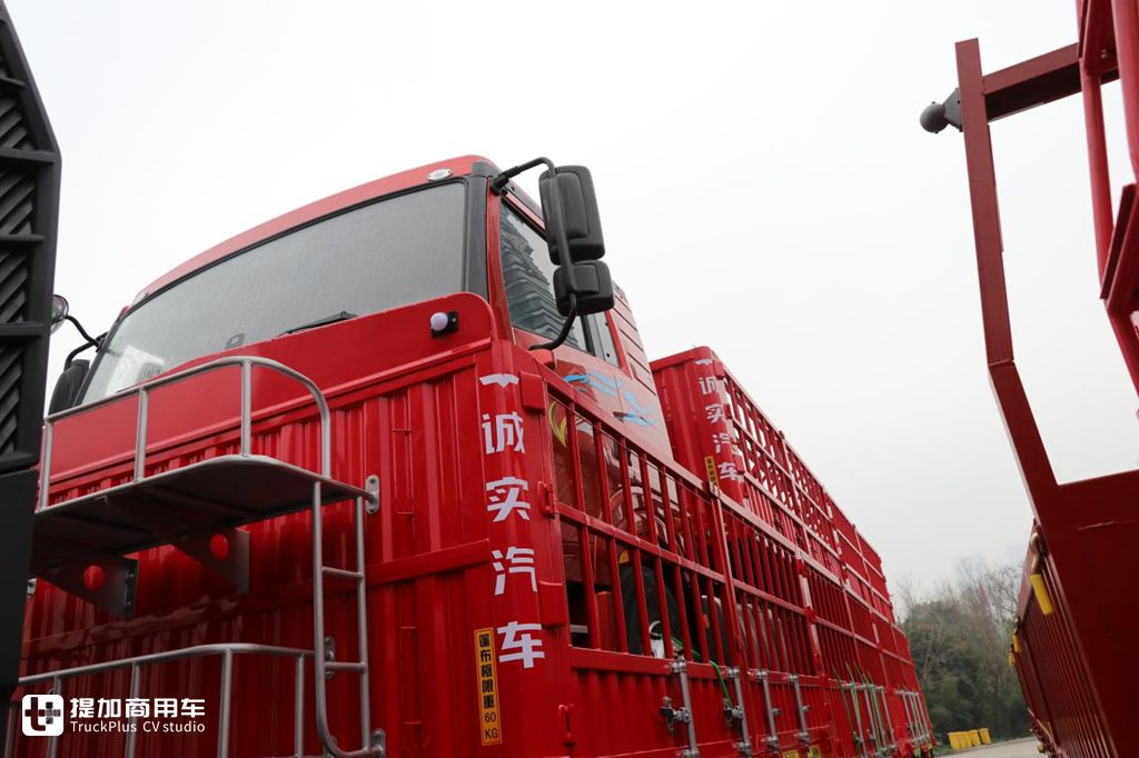 旗舰级鹰途、最新款JH6,一汽解放青汽亮点车型真多,2023解放年会重磅车型盘点(下) - 第14张 - 提加商用车网 旗舰级鹰途、最新款JH6,一汽解放青汽亮点车型真多,2023解放年会重磅车型盘点(下) - 第14张