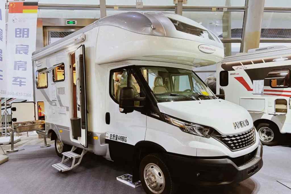 观展必看:2023上海国际房车展进口依维柯底盘改装的高端车型 - 第7张 - 提加商用车网 观展必看:2023上海国际房车展进口依维柯底盘改装的高端车型 - 第7张