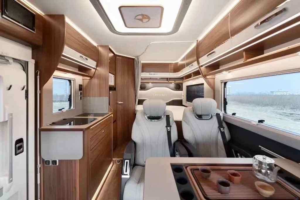 观展必看:2023上海国际房车展进口依维柯底盘改装的高端车型 - 第8张 - 提加商用车网 观展必看:2023上海国际房车展进口依维柯底盘改装的高端车型 - 第8张