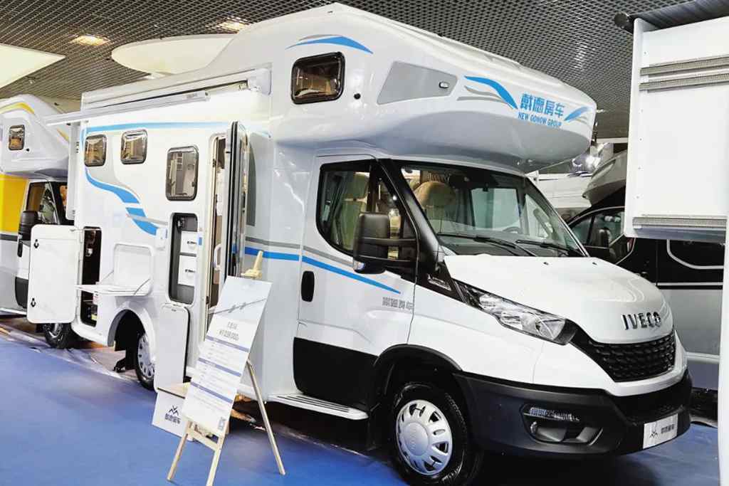 观展必看:2023上海国际房车展进口依维柯底盘改装的高端车型 - 第9张 - 提加商用车网 观展必看:2023上海国际房车展进口依维柯底盘改装的高端车型 - 第9张