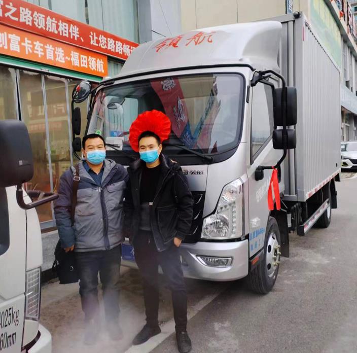 “服装物流达人”韦新春:轻卡跑长途就选领航M5 开得舒服、赚得更多 - 第1张 - 提加商用车网 “服装物流达人”韦新春:轻卡跑长途就选领航M5 开得舒服、赚得更多 - 第1张