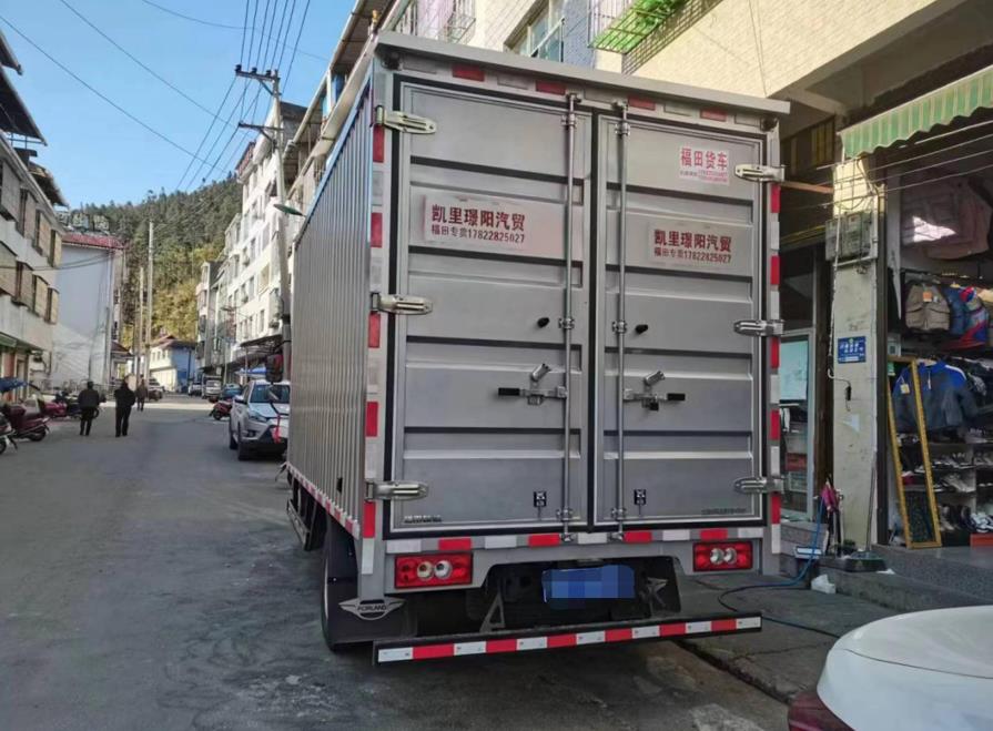 “服装物流达人”韦新春:轻卡跑长途就选领航M5 开得舒服、赚得更多 - 第4张 - 提加商用车网 “服装物流达人”韦新春:轻卡跑长途就选领航M5 开得舒服、赚得更多 - 第4张