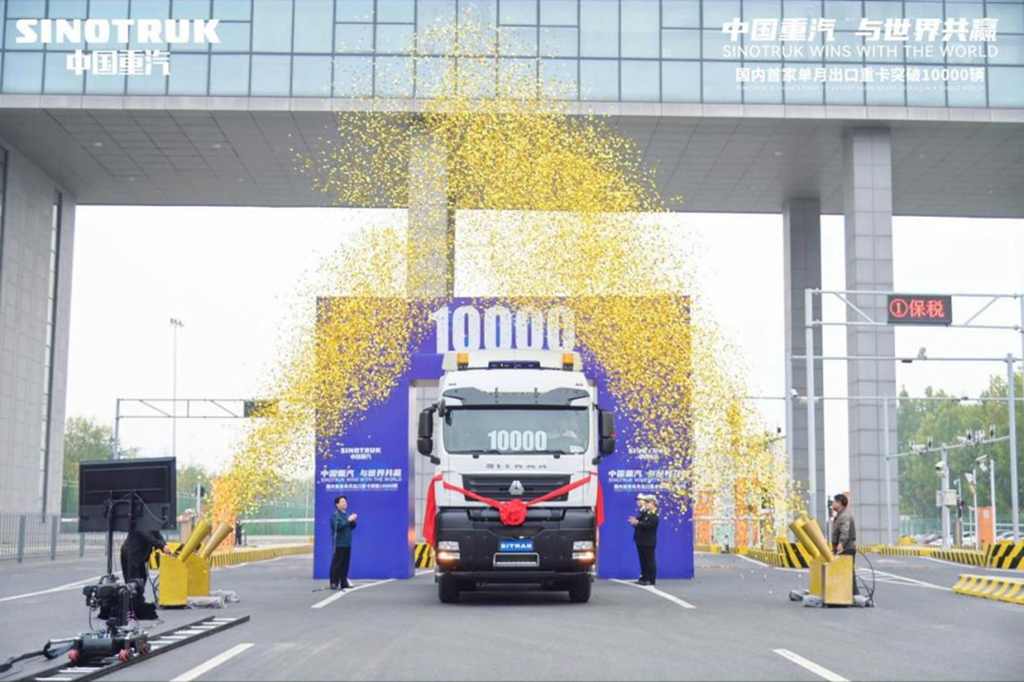 重卡单月销量破两万“一枝独秀”,中国重汽持续行业领跑