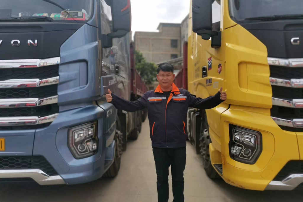 “360沉浸式万里行”昆明站:卡友点赞红岩高速标载牵引车