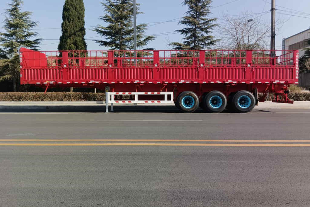 专为新疆定制，昌龙超轻侧翻自卸半挂车挺进新疆市场 - 第1张