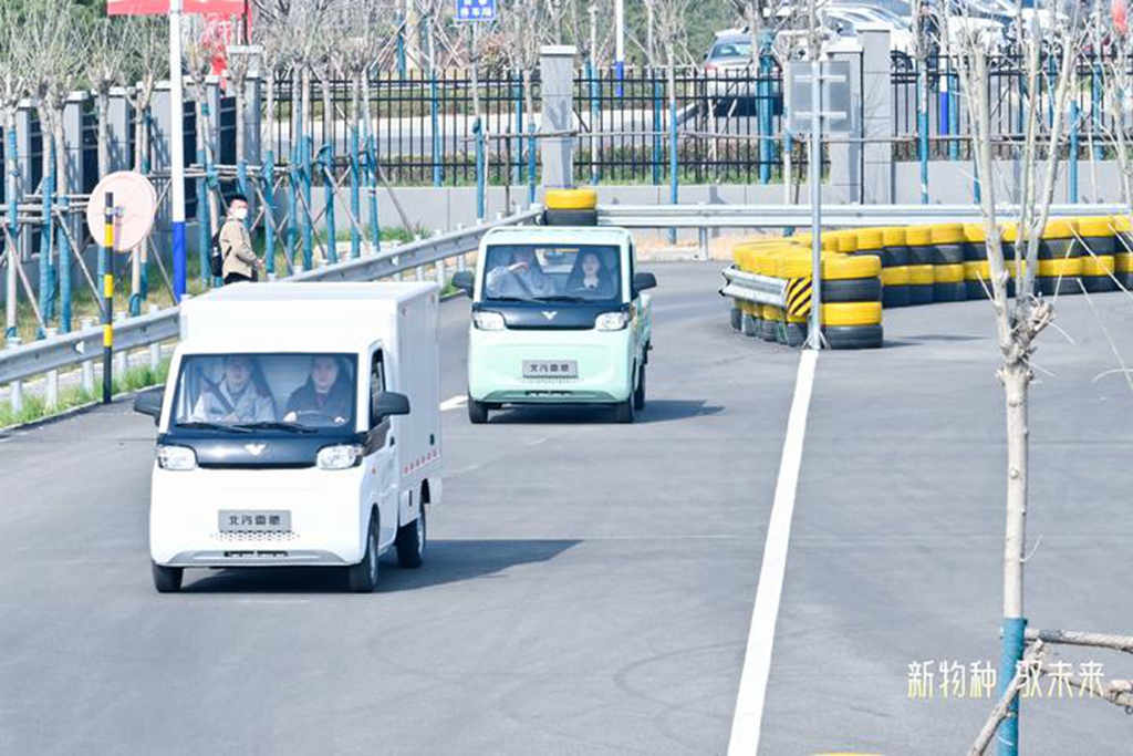 北汽雷驰新能源MINI卡下线 商用车领域迎来“新物种”