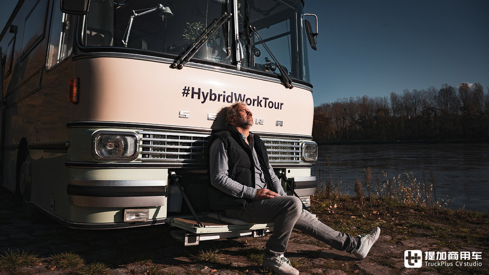 大巴变身移动办公室,边工作边自驾游,德国IT男改装的赛特拉S 410 ESK巴士真惊艳 - 第7张 - 提加商用车网 大巴变身移动办公室,边工作边自驾游,德国IT男改装的赛特拉S 410 ESK巴士真惊艳 - 第7张