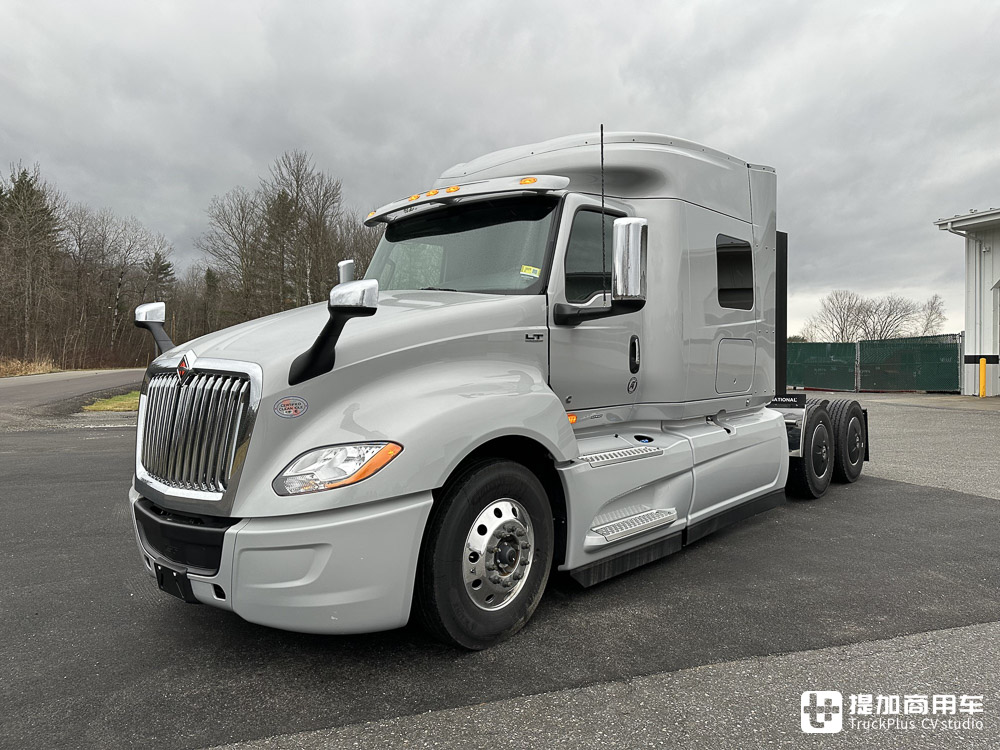 美国万国的旗舰长头卡车,配超大生活舱,实拍万国LT 6x4牵引车 - 第1张 - 提加商用车网 美国万国的旗舰长头卡车,配超大生活舱,实拍万国LT 6x4牵引车 - 第1张