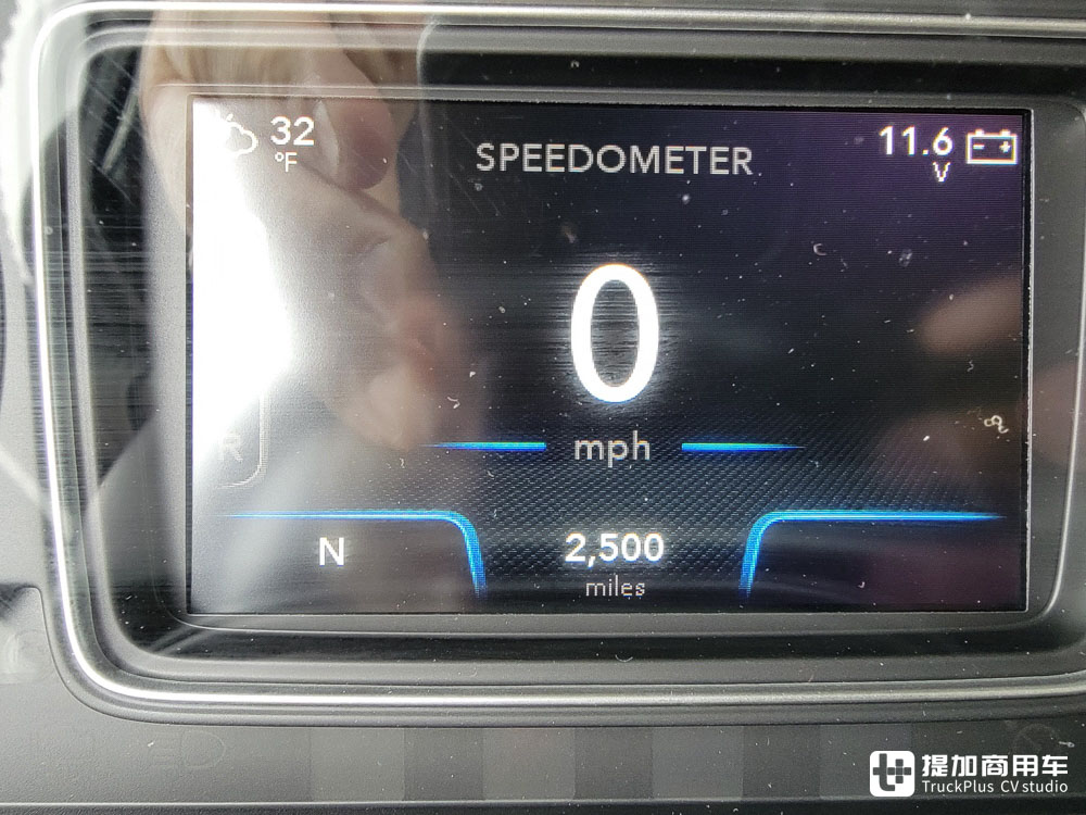 美国万国的旗舰长头卡车,配超大生活舱,实拍万国LT 6x4牵引车 - 第12张 - 提加商用车网 美国万国的旗舰长头卡车,配超大生活舱,实拍万国LT 6x4牵引车 - 第12张