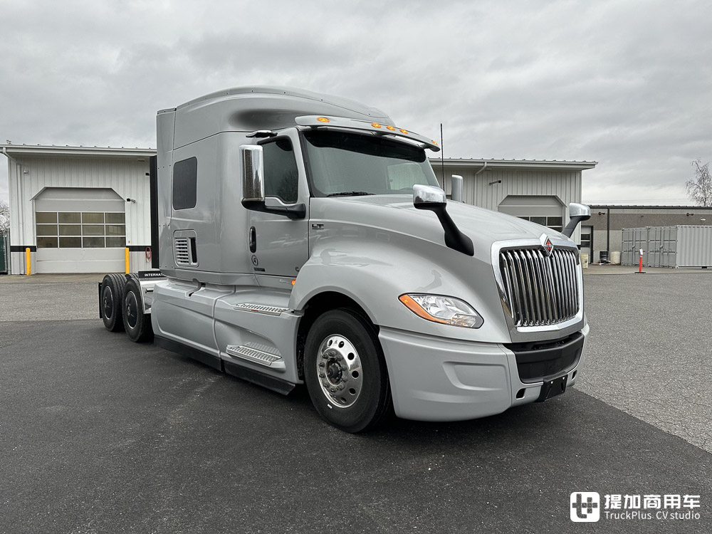 美国万国的旗舰长头卡车,配超大生活舱,实拍万国LT 6x4牵引车 - 第3张 - 提加商用车网 美国万国的旗舰长头卡车,配超大生活舱,实拍万国LT 6x4牵引车 - 第3张