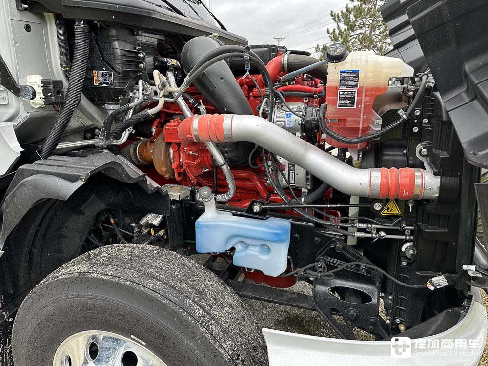 美国万国的旗舰长头卡车,配超大生活舱,实拍万国LT 6x4牵引车 - 第7张 - 提加商用车网 美国万国的旗舰长头卡车,配超大生活舱,实拍万国LT 6x4牵引车 - 第7张