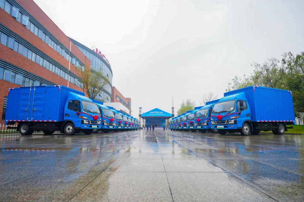 签定万台合作战略，江淮1卡首批258台“换电1号”交付全路程 - 第3张