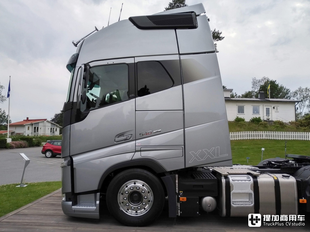 专为工程机械运输打造,8x4驱动配加大驾驶室,沃尔沃FH16 750 8x4实拍评测