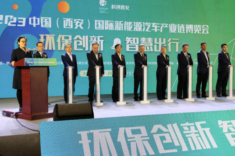 引领智慧绿能，陕汽重卡产业链全系产品亮相新博会