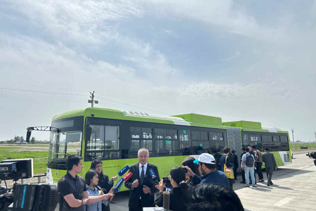 从厦门走向世界 | 金龙智造200台BRT首批开进乌兹别克斯坦！