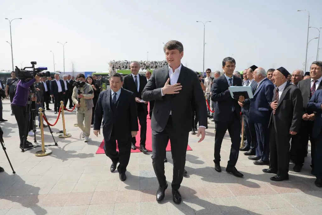 跨越5000多公里!800辆宇通客车首批正式交付乌兹别克斯坦 - 第3张 - 提加商用车网 跨越5000多公里!800辆宇通客车首批正式交付乌兹别克斯坦 - 第3张