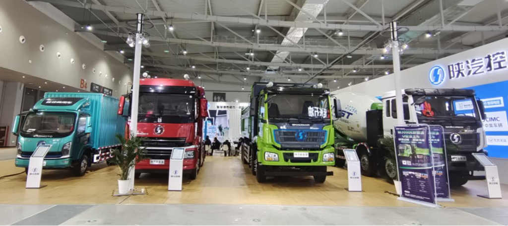 引领智慧绿能，陕汽重卡产业链全系产品亮相新博会 - 第3张