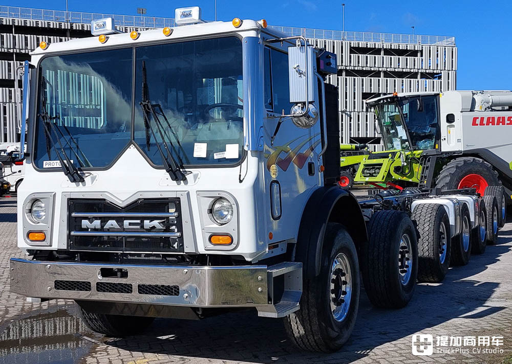 罕见的7轴14x6卡车，用于改装大跨度混凝土泵车，实拍美国马克TerraPro特种底盘 - 第1张