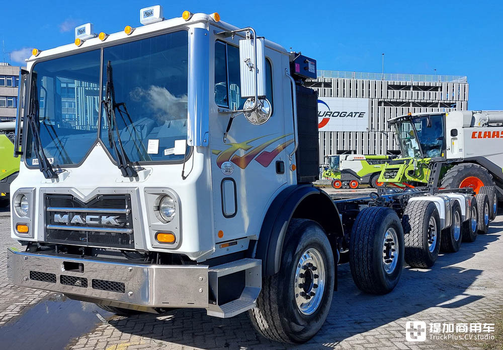 罕见的7轴14x6卡车，用于改装大跨度混凝土泵车，实拍美国马克TerraPro特种底盘 - 第2张