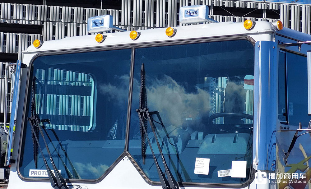 罕见的7轴14x6卡车，用于改装大跨度混凝土泵车，实拍美国马克TerraPro特种底盘 - 第4张