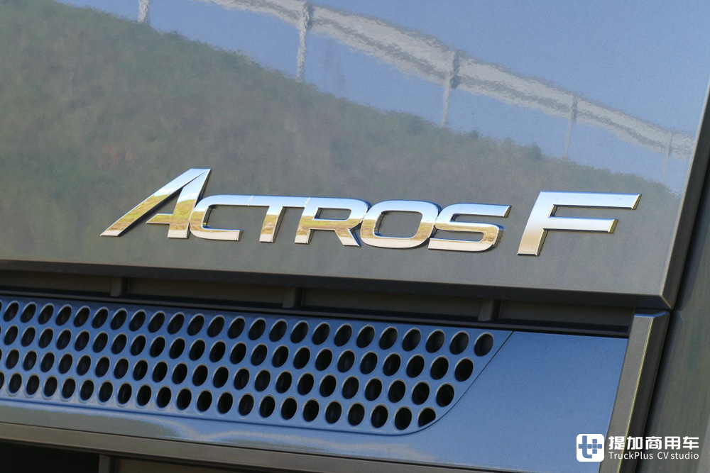 奔驰Actros家族的最新成员,实拍Actros F Plus载货车,它究竟Plus在了哪里? - 第5张 - 提加商用车网 奔驰Actros家族的最新成员,实拍Actros F Plus载货车,它究竟Plus在了哪里? - 第5张