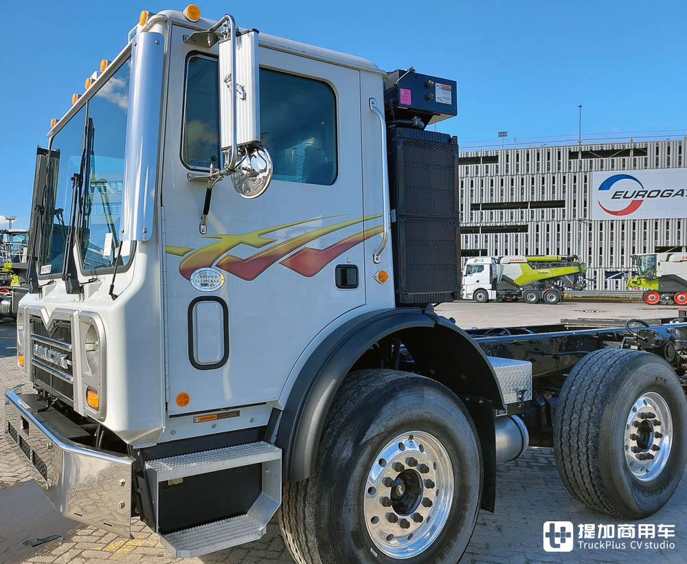 罕见的7轴14x6卡车，用于改装大跨度混凝土泵车，实拍美国马克TerraPro特种底盘 - 第6张