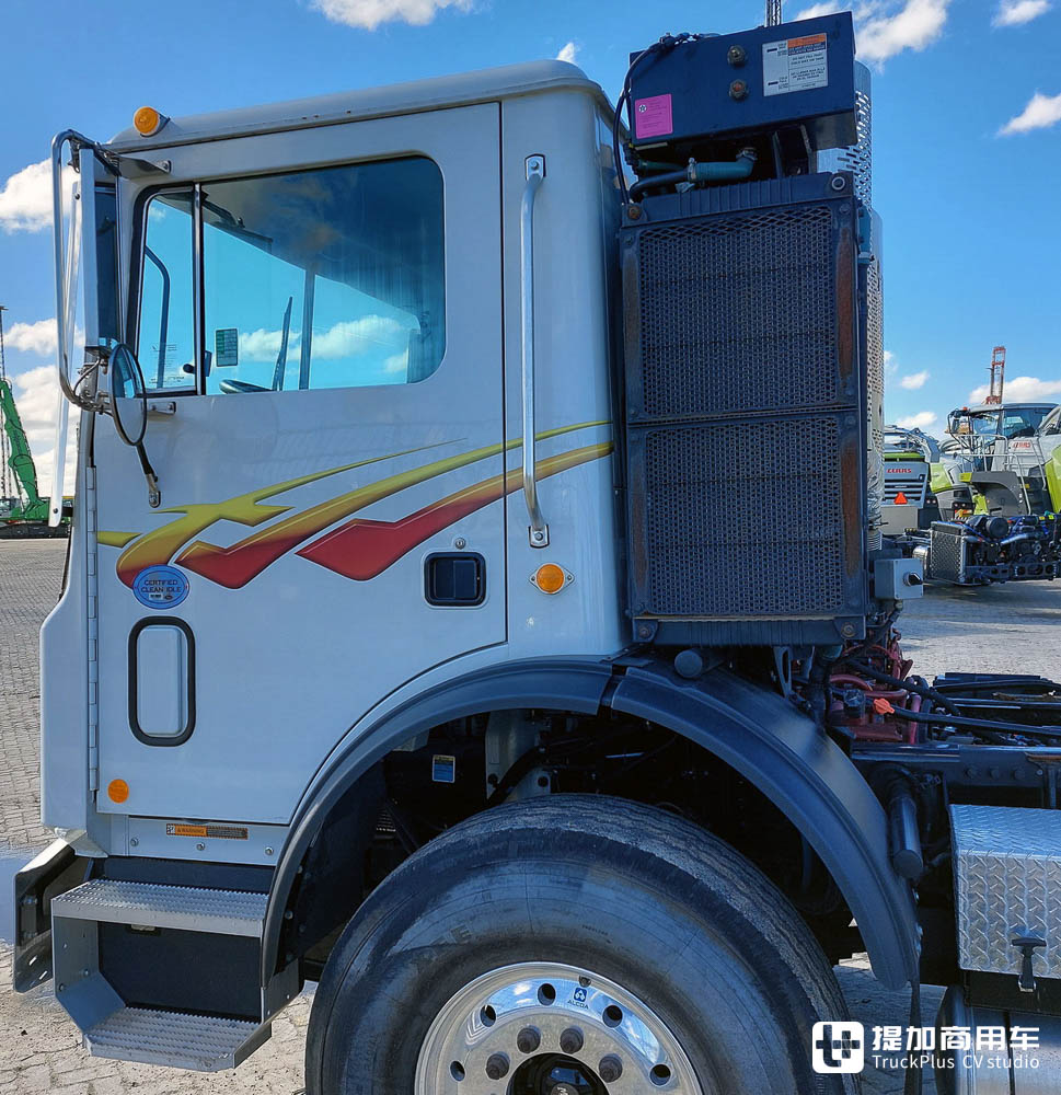 罕见的7轴14x6卡车，用于改装大跨度混凝土泵车，实拍美国马克TerraPro特种底盘 - 第7张