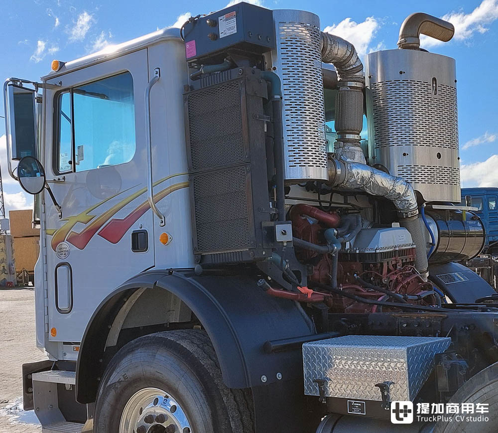 罕见的7轴14x6卡车，用于改装大跨度混凝土泵车，实拍美国马克TerraPro特种底盘 - 第8张