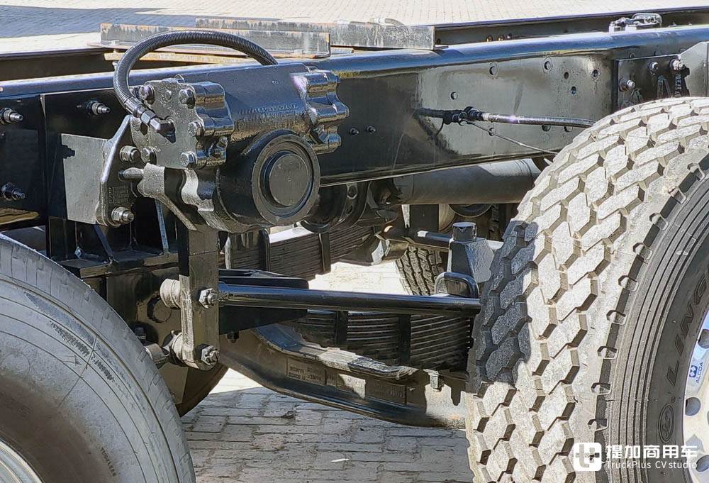 罕见的7轴14x6卡车，用于改装大跨度混凝土泵车，实拍美国马克TerraPro特种底盘 - 第14张