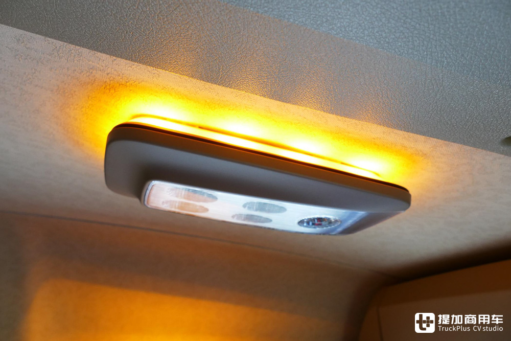 奔驰Actros家族的最新成员,实拍Actros F Plus载货车,它究竟Plus在了哪里? - 第21张 - 提加商用车网 奔驰Actros家族的最新成员,实拍Actros F Plus载货车,它究竟Plus在了哪里? - 第21张