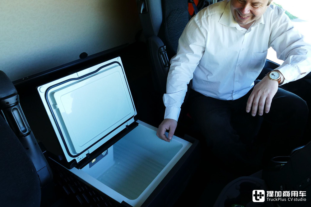 奔驰Actros家族的最新成员,实拍Actros F Plus载货车,它究竟Plus在了哪里? - 第24张 - 提加商用车网 奔驰Actros家族的最新成员,实拍Actros F Plus载货车,它究竟Plus在了哪里? - 第24张